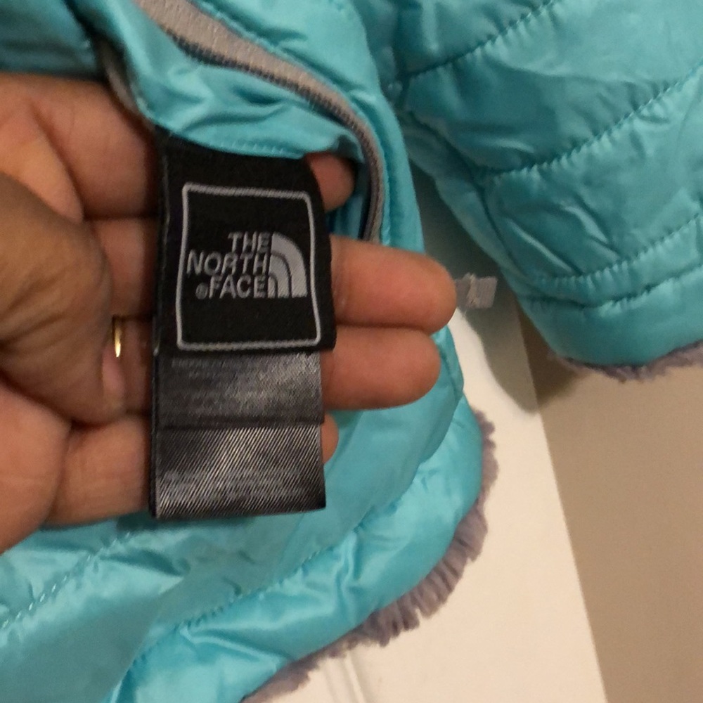 Girls Reversible NorthFace Coat - Picture 8 of 14